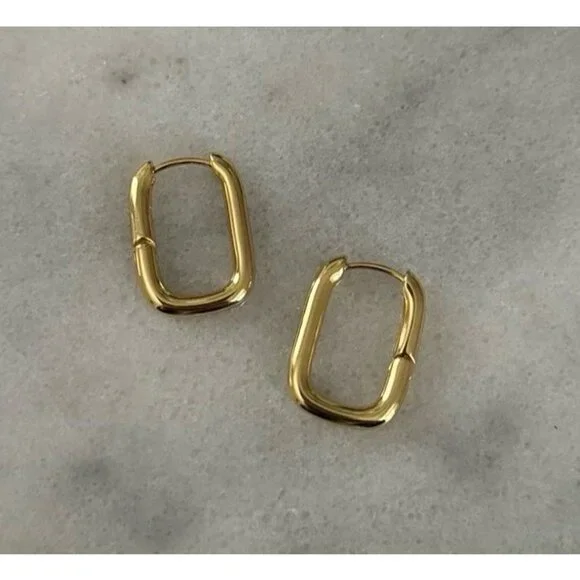 New Drop! Gold Chunky Square Hoop Earrings Brand New - Picture 1 of 4